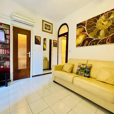 Appartamento Cozy 3 Minute Walk To Sea And Center *